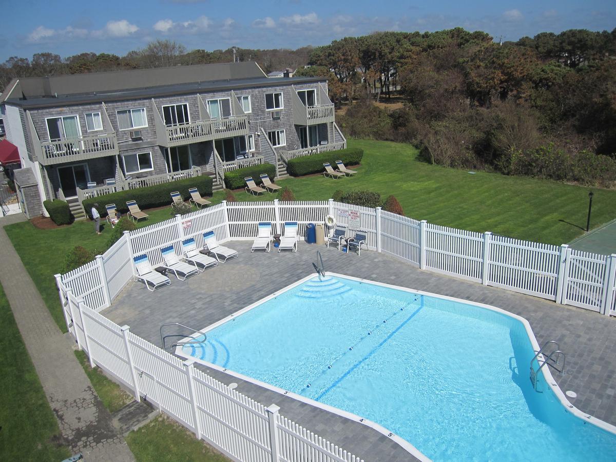 Surfcomber On The Ocean Motel Саут Ярмут Екстериор снимка