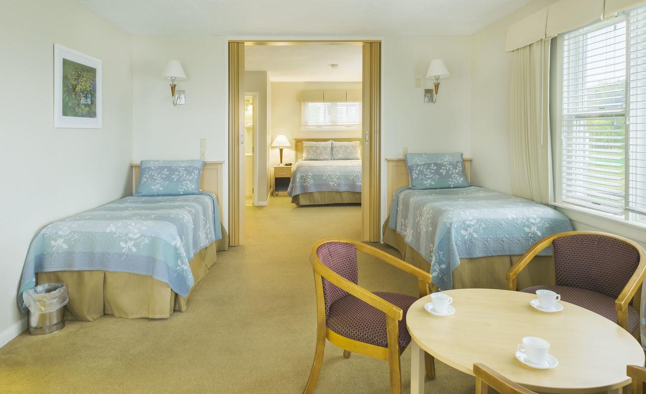 Surfcomber On The Ocean Motel Саут Ярмут Екстериор снимка